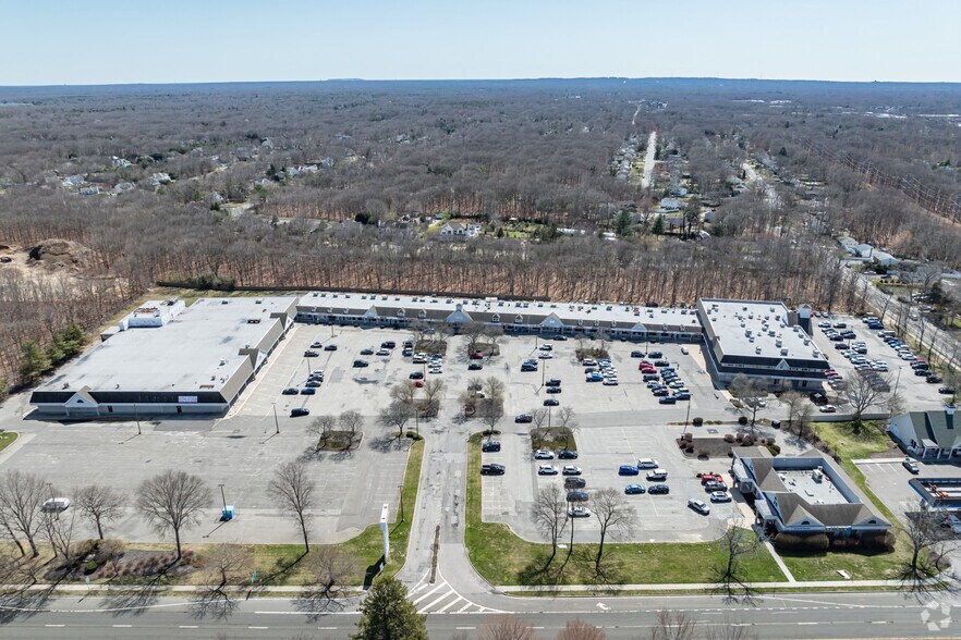 More Photos Of 5505-5507 Nesconset Hwy, Mount Sinai General Retail For Lease