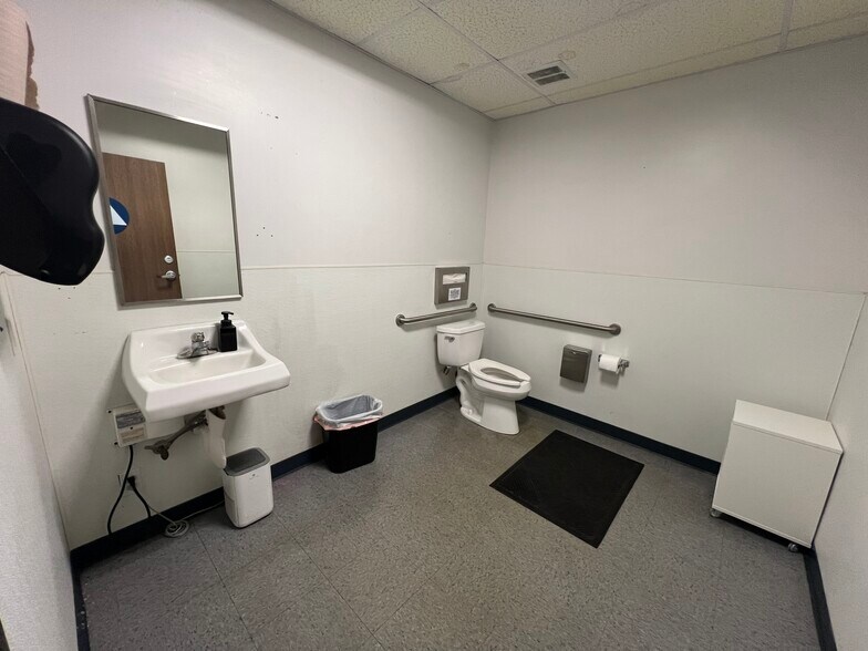 More Photos Of 315 S Flower St, Burbank Warehouse For Lease