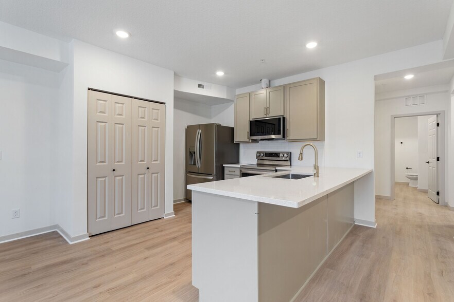 More Photos Of 814 6th St SE, Minneapolis Apartments For Sale