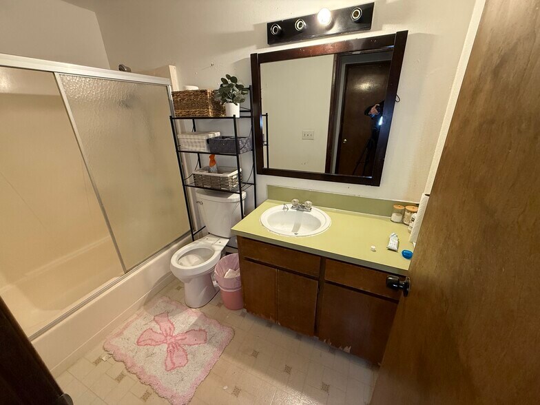 More Photos Of 1046 NE 17th Ave, Hillsboro Apartments For Sale
