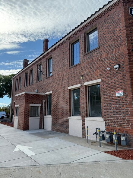 More Photos Of 123 Sycamore Ave, Manteca Medical For Lease