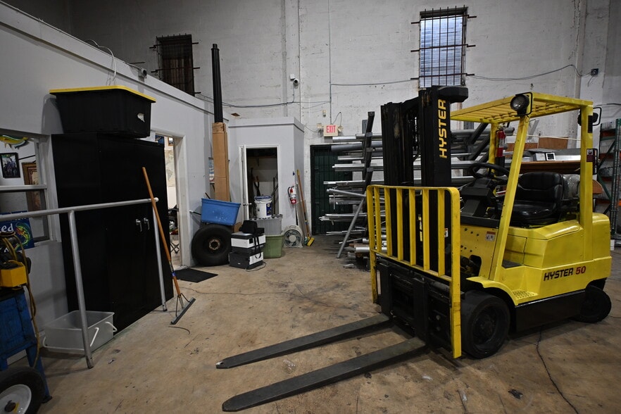 More Photos Of 4450 E 10th Ct, Hialeah Warehouse For Sale