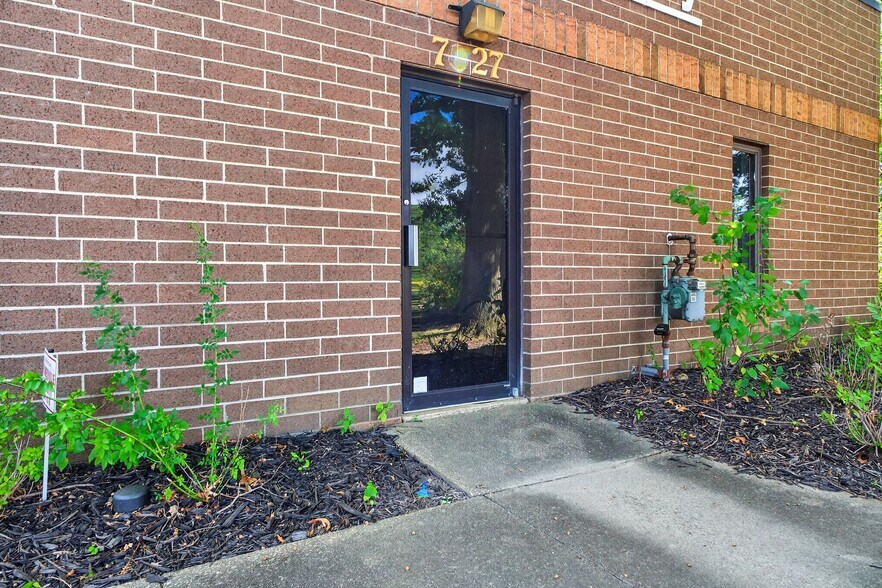 More Photos Of 7027 Spinach Dr, Mentor Warehouse For Sale
