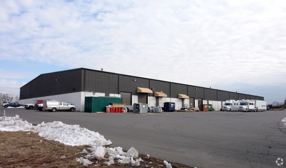 More Photos Of 7008 Wellington Rd, Manassas Warehouse For Lease