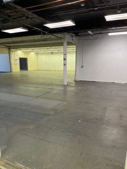 More Photos Of 25 Perry Ave, Norwalk Warehouse For Lease