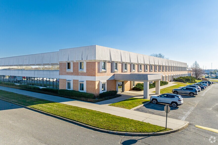Primary Photo Of 6800 Jericho Tpke, Syosset Office For Lease