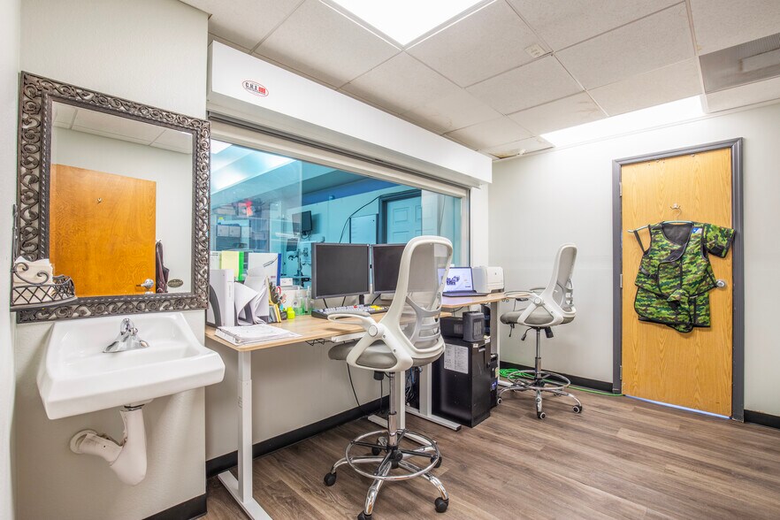 More Photos Of 1805 SE Lake Weir Ave, Ocala Medical For Sale