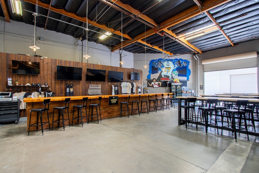 More Photos Of 41537 Cherry St, Murrieta Warehouse For Lease