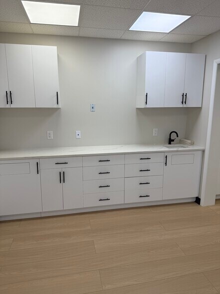 More Photos Of 160 Middle Neck Rd, Great Neck Apartments For Lease