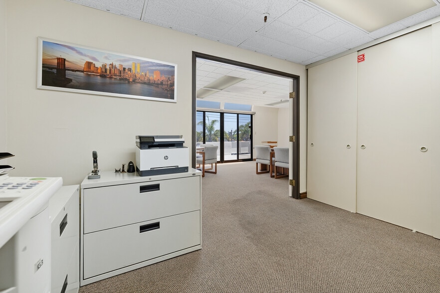 More Photos Of 1001 B Ave, Coronado Medical For Sale