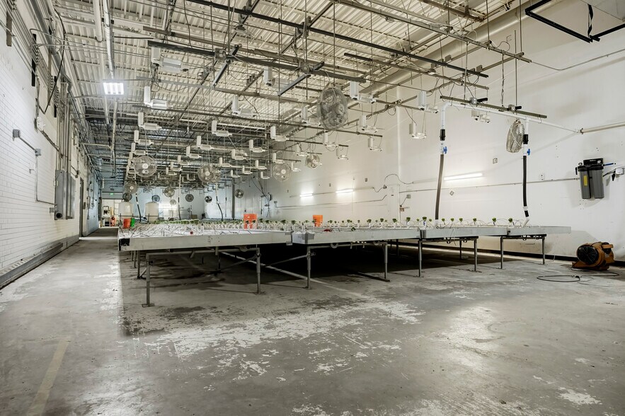 More Photos Of 3880 Holly St, Denver Warehouse For Sale