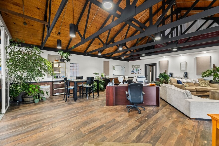 More Photos Of 2000 N 7th Ave, Bozeman Flex For Sale