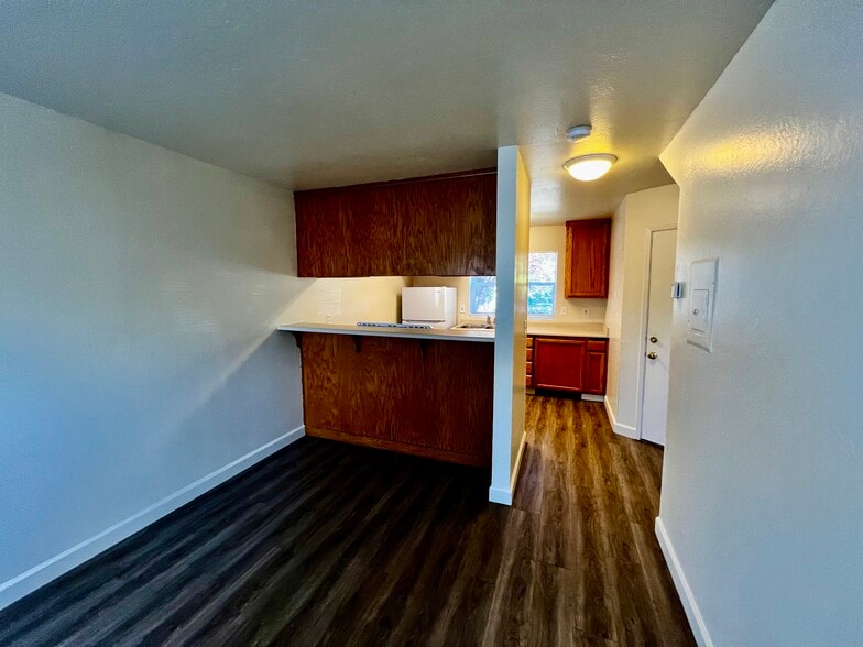 More Photos Of 400 Earle St, Santa Rosa Apartments For Sale