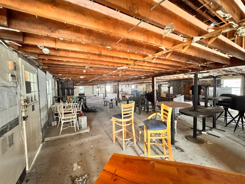 More Photos Of 423 E Magnolia Ave, Wildwood Restaurant For Sale