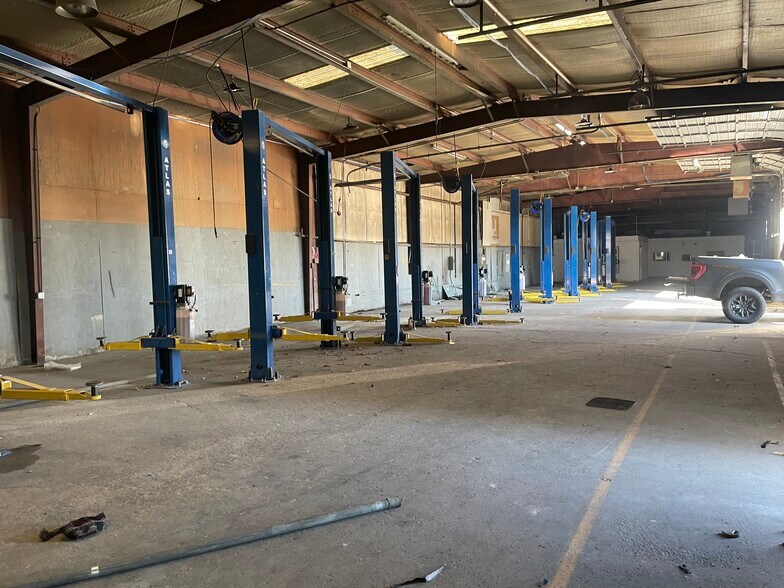 More Photos Of 700 Missouri Ave, Fort Worth Warehouse For Sale