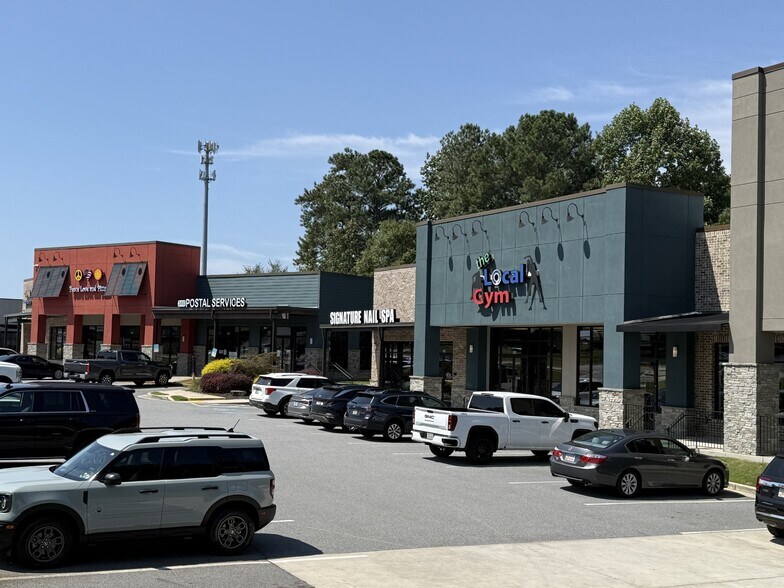 More Photos Of 2495 Cedarcrest Rd, Acworth Storefront For Lease