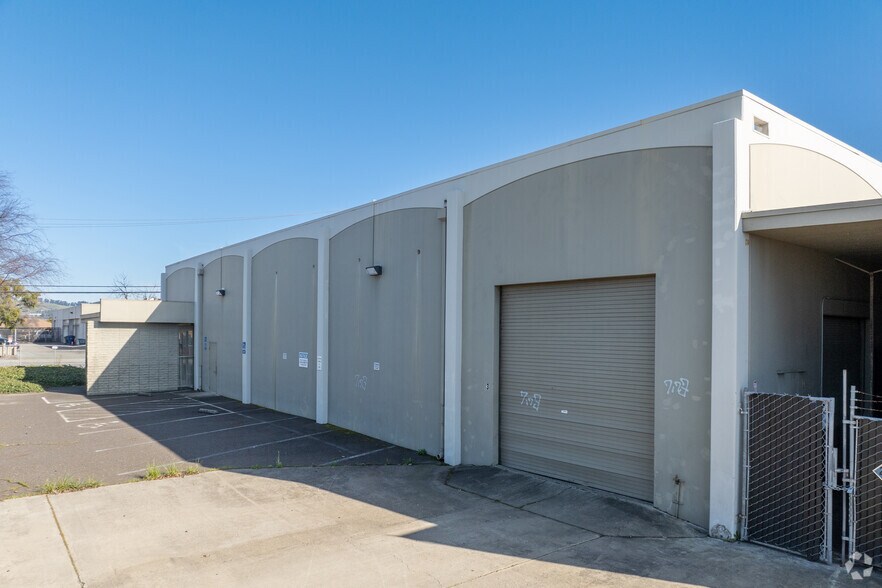 More Photos Of 14333 Wicks Blvd, San Leandro Warehouse For Sale