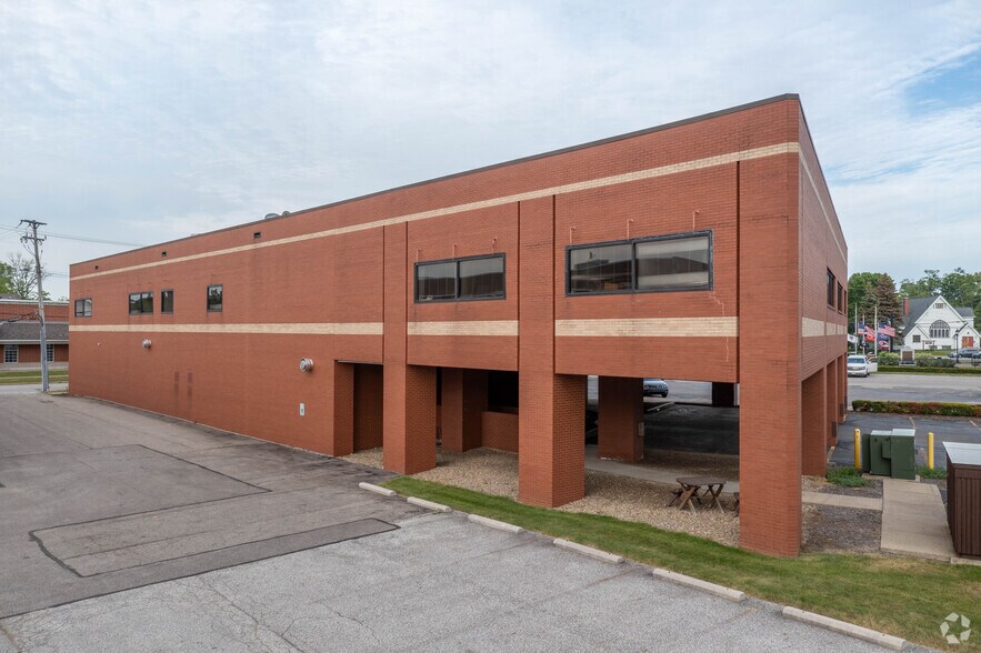 More Photos Of 33790 Bainbridge Rd, Solon Office For Sale