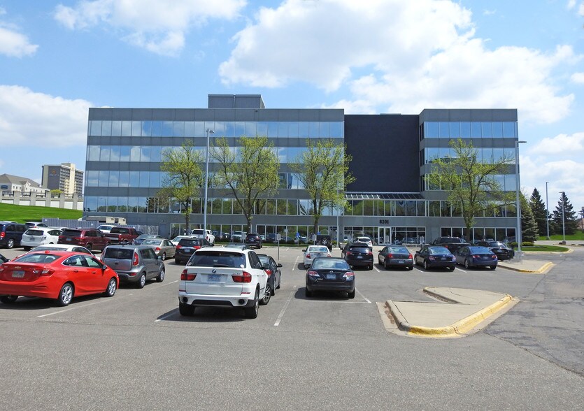 More Photos Of 8201 Norman Center Dr, Bloomington Office For Lease