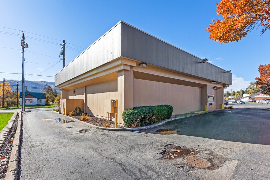 More Photos Of 5513 Highway 2, Priest River Bank For Lease