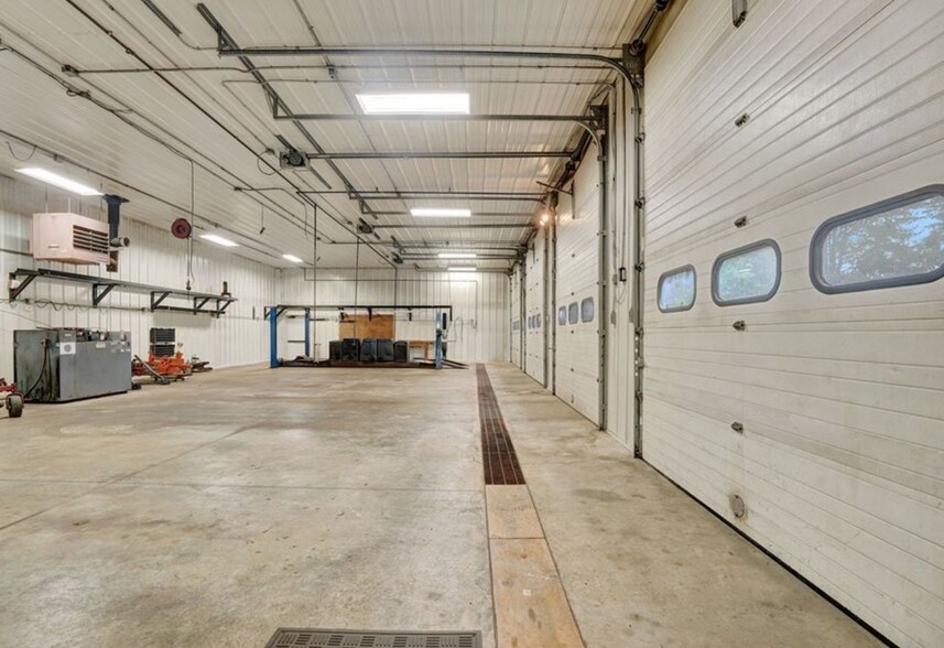 More Photos Of 87 N Main St, Franklinville Service Station For Lease