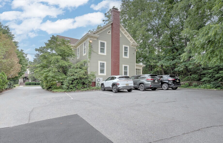 More Photos Of 24 Washington Ave, Chatham Office For Sale