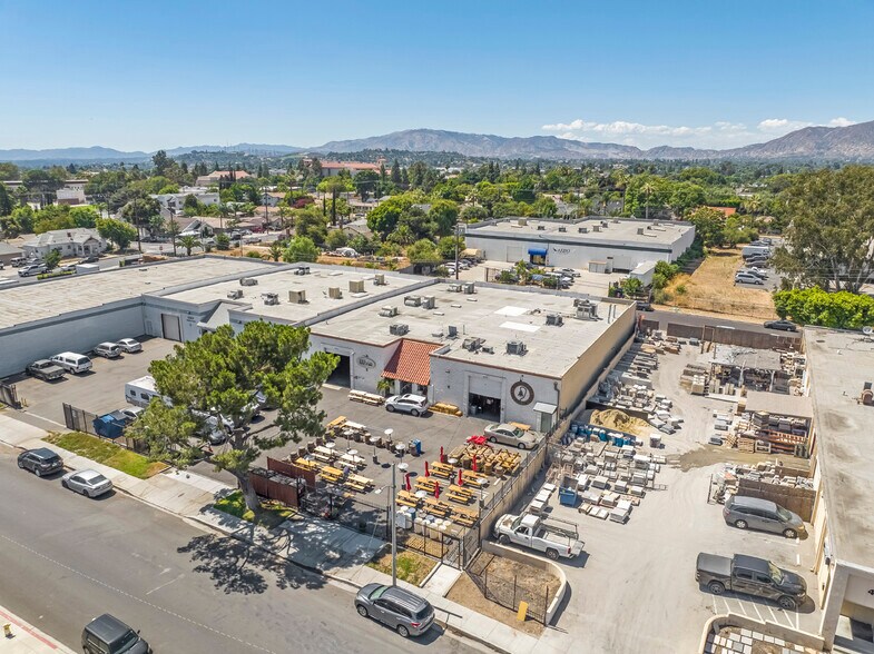 More Photos Of 425 Park Ave, San Fernando Warehouse For Sale