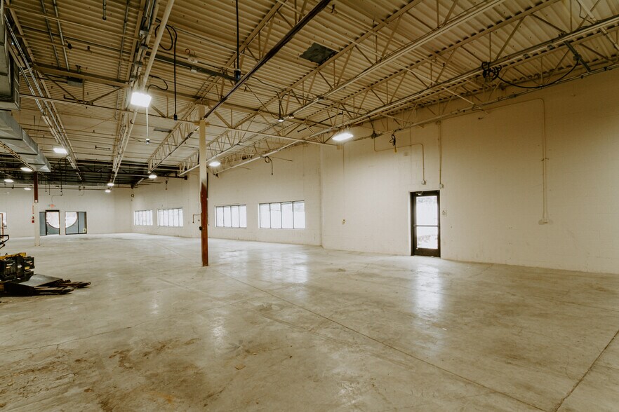 More Photos Of 5575-5599 W 78th St, Edina Research And Development For Lease