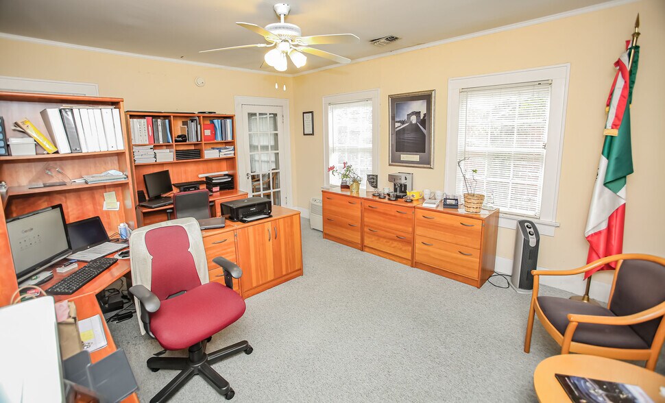 More Photos Of 4601 Caroline St, Houston Office For Lease