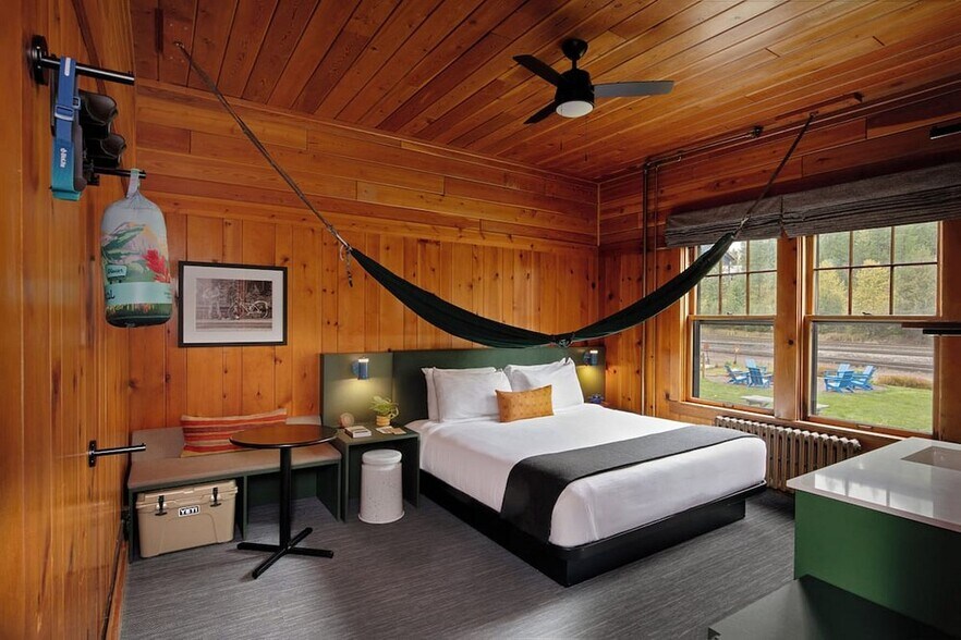 More Photos Of 290 Izaak Walton Inn Rd, Essex Hotel For Sale