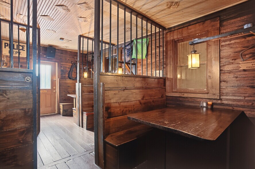 More Photos Of E13887 Highway DL, Merrimac Specialty For Sale