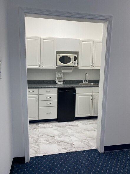 More Photos Of 8028 S Emerson Ave, Indianapolis Storefront For Lease