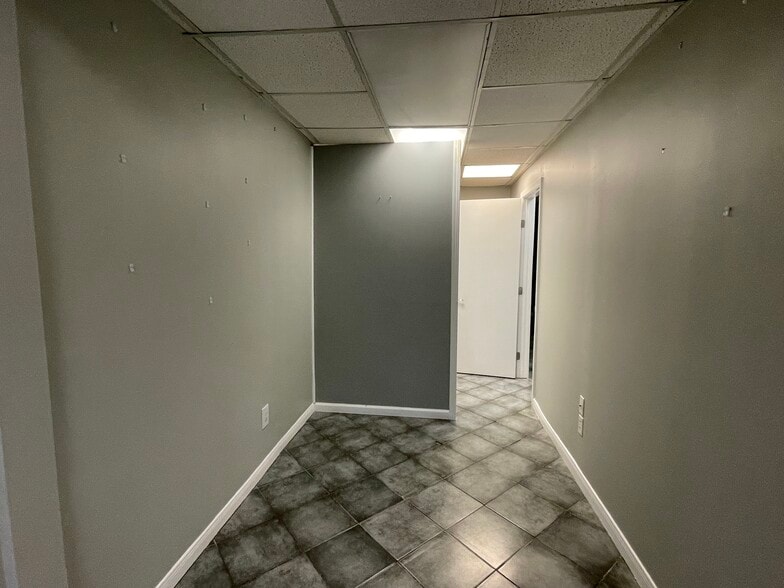 More Photos Of 14347 Torrey Chase Blvd, Houston Office For Sale