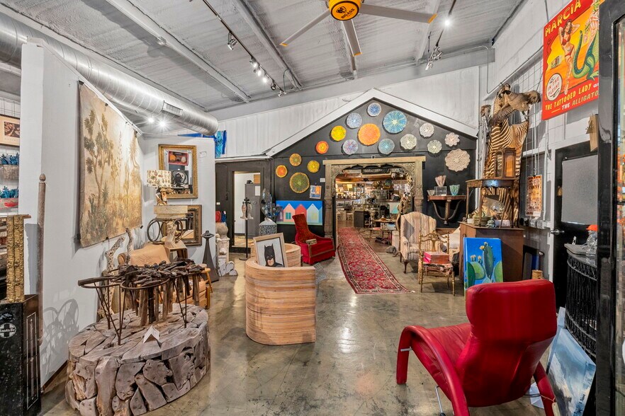 More Photos Of 1725 S US Highway 281, Blanco Freestanding For Sale