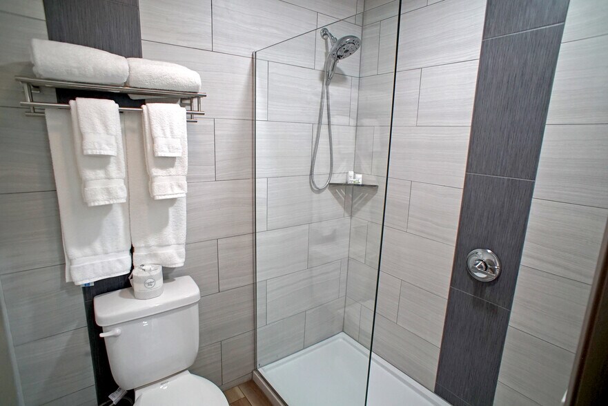 More Photos Of 1519 Grande Ave, Monte Vista Hotel For Sale