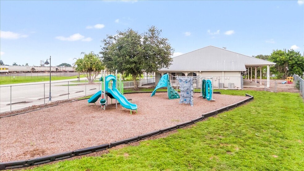 More Photos Of 180-190 Basilan Crescent, Clewiston Daycare Center For Sale