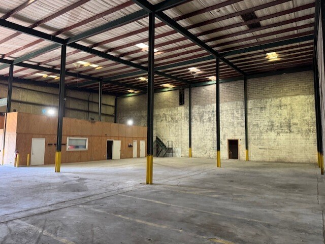 More Photos Of 2009 S Hullen St, Metairie Warehouse For Lease