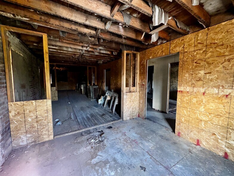 More Photos Of 1028 Main St, Klamath Falls Flex For Sale