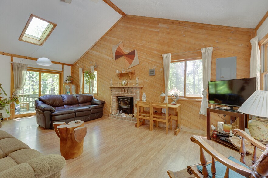 More Photos Of 11 Mountainside Dr, Berkeley Springs Specialty For Sale