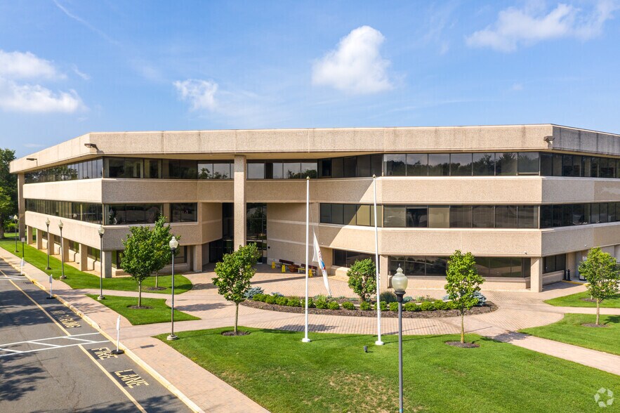 More Photos Of 123 Tice Blvd, Woodcliff Lake Office For Lease