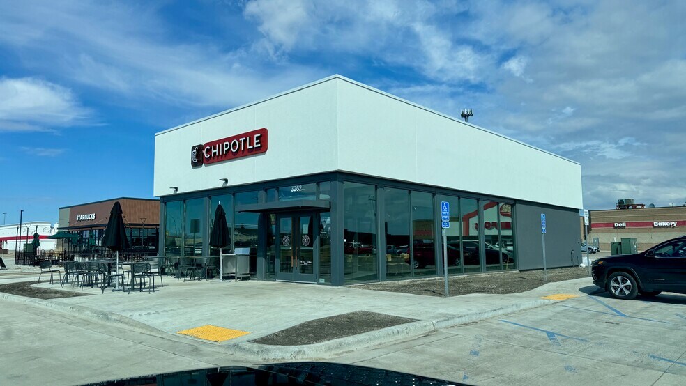 More Photos Of 3000 Highway 10 E, Moorhead Supermarket For Lease