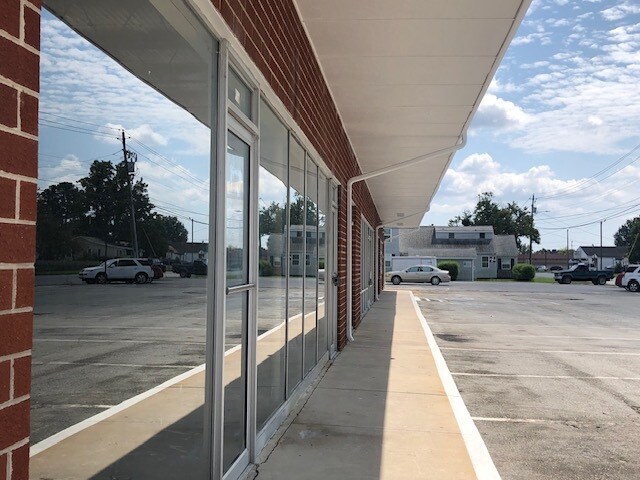 More Photos Of 208 Henderson Dr, Jacksonville Unknown For Lease