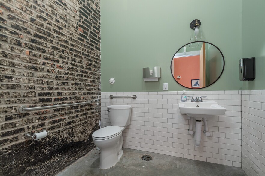 More Photos Of 3353 Roger Pl, Saint Louis Office For Sale