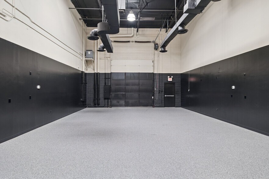 More Photos Of 9096 E Bahia Dr, Scottsdale Showroom For Sale