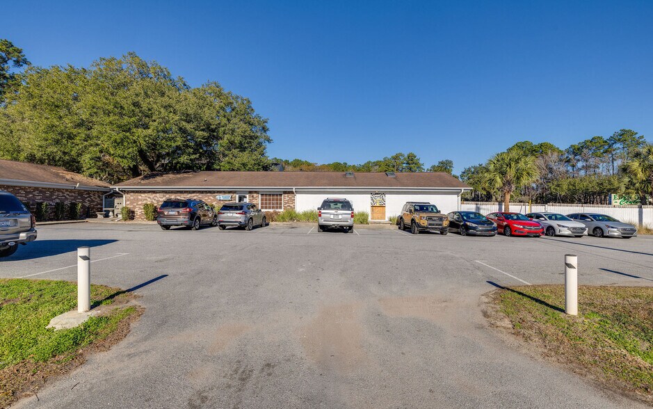 Primary Photo Of 5617 Dorchester Rd, North Charleston Veterinarian Kennel For Lease