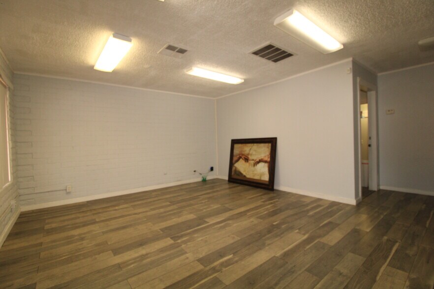More Photos Of 1000 W Apache Trl, Apache Junction Freestanding For Sale