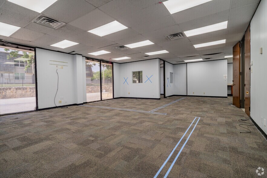 More Photos Of 4203-4211 Gardendale St, San Antonio Office For Lease