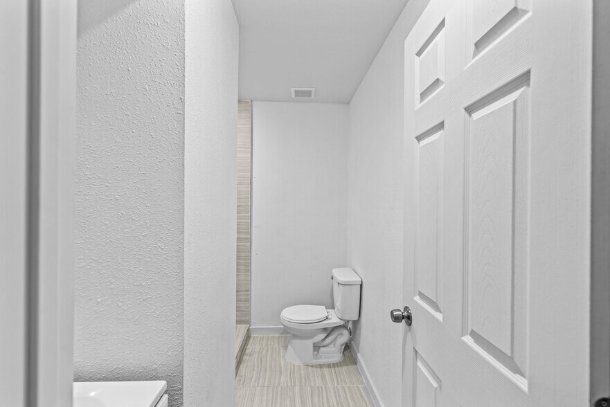 More Photos Of 101 S Allen Genoa Rd, South Houston Apartments For Sale