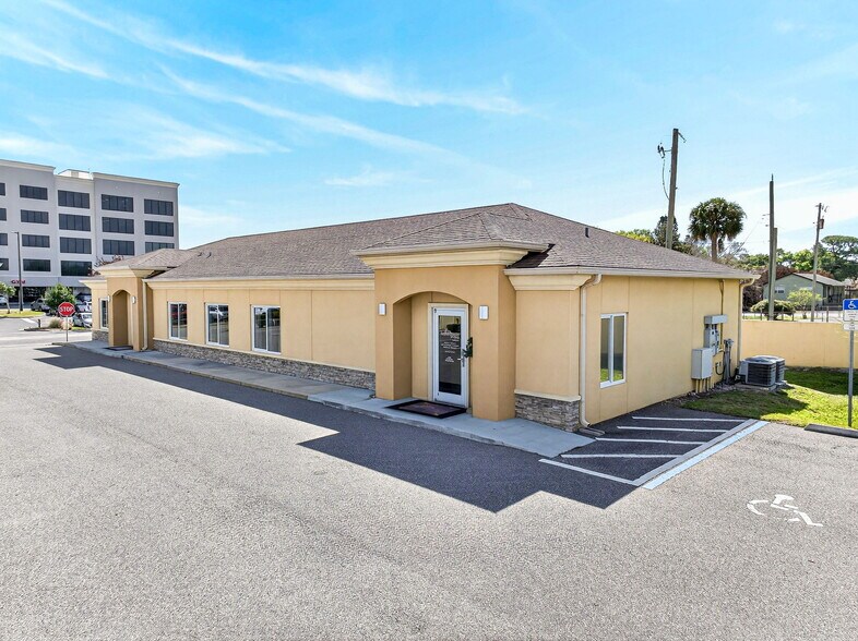Primary Photo Of 6520 3rd St, Rockledge Medical For Sale