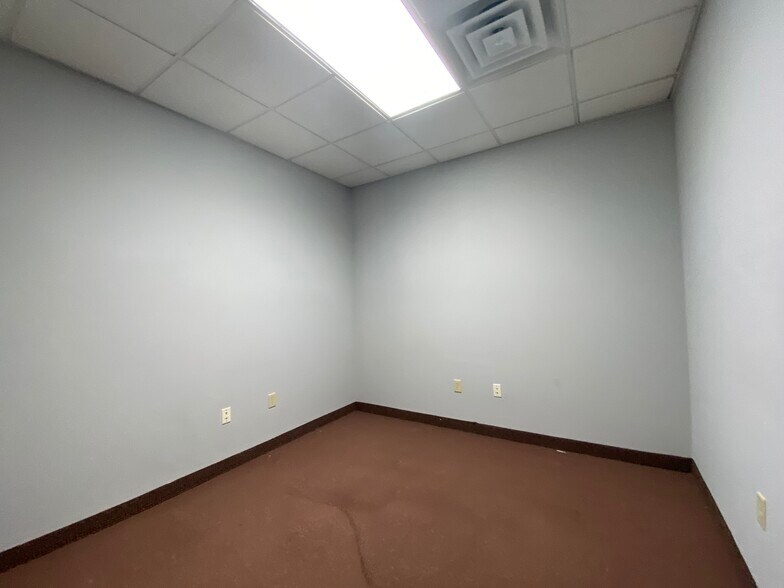 More Photos Of 2801 Bertholet Blvd, Valparaiso Office For Sale